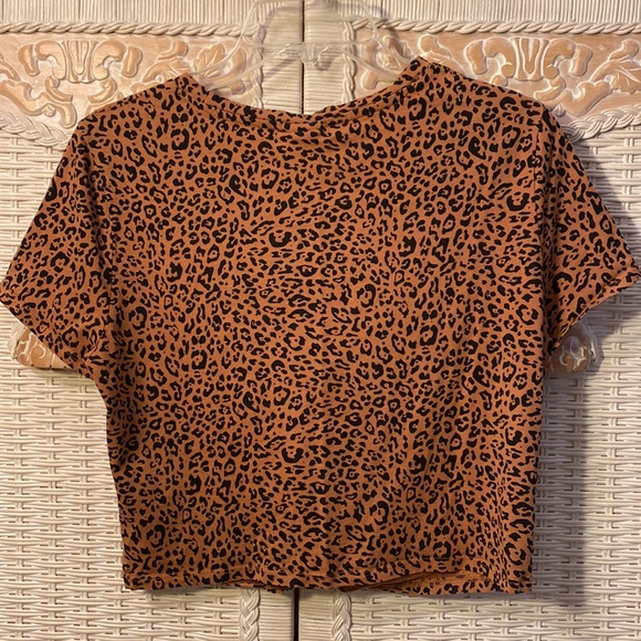 H&M leopard print crop top 🐆 - Picture 2 of 4